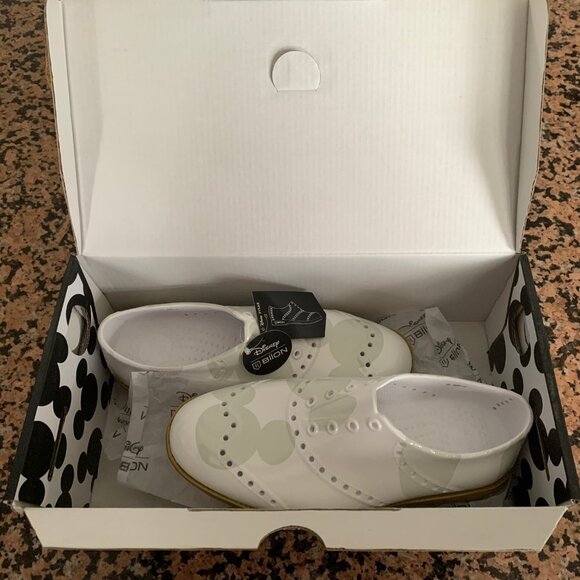 Disney Golf Shoes - Picture 3 of 5